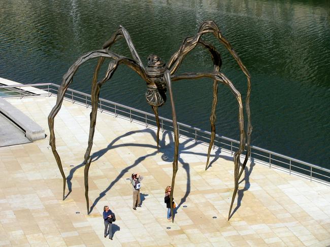 металлический паук - символ зла