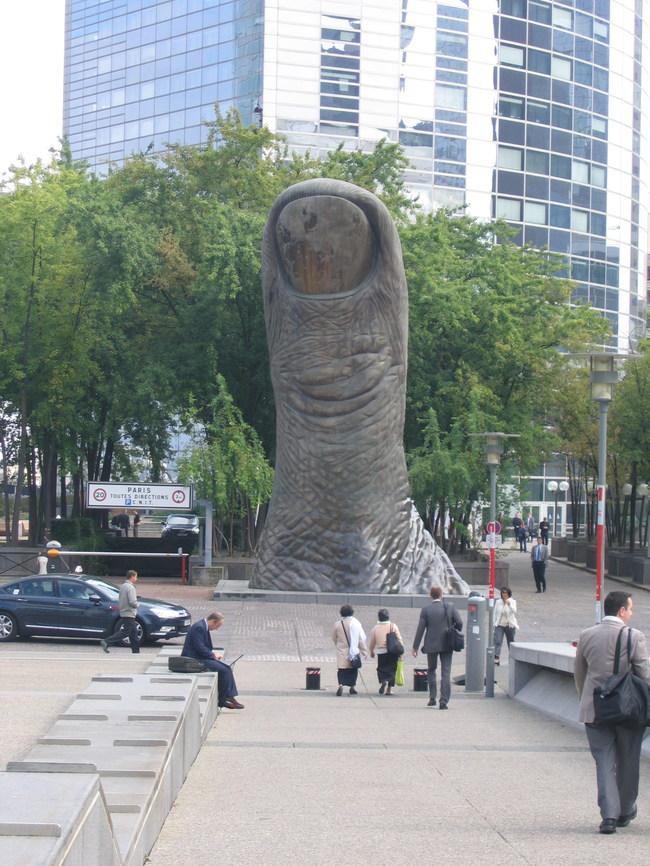 12-ти метровый палец из бронзы